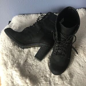 Timberland high heeled leather hiking boots black size 8.5